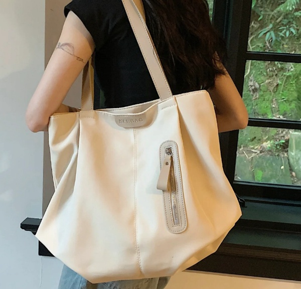 White Canvas Bag with Leather Accents White Canvas Bag with Leather Accents